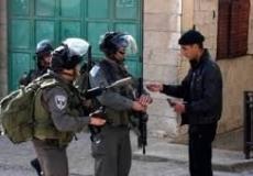 الاحتلال يسلم مواطناً أخطار _ أرشيف 