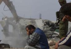 مقدسي يهدم منزله بضغط من قوات الاحتلال