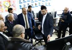 وزير التربية والتعليم يتفقد سير العملية التعليمة الإلكترونية