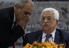 الرئيس الفلسطيني محمود عباس بجانبه مدير جهاز المخابرات اللواء ماجد فرج