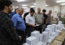 زياد ثابت خلال جولة تفقدية لطباعة الكتب المدرسية
