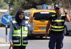 شرطيات ينظمن المرور في شوارع الضفة الغربية 