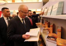 رئيس الوزراء رامي الحمد الله يتفقد معرض فلسطين الدولي للكتاب