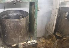 اغلاق احد المصانع في الخليل - ارشيف