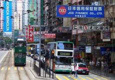 شاهد: ردة فعل الطفل إثر دهس أمه بالسيارة