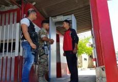 الجيش اللبناني يزيل البوابات الالكترونية على مداخل مخيمي عيم الحلوة والمية ومية