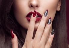  اختيار ألوان المناكير