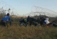 شبان يقصون السياج الفاصل على حدود غزة في مسيرات العودة - أرشيفية