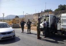  الاحتلال يستولي على 8 شاحنات