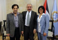 اشتية يلتقي عائلة المناضل العراقي عمر علي قائد معركة جنين