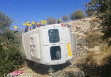 إصابة 12 طالب ومعلمة بانقلاب مركبة شرق بيت لحم