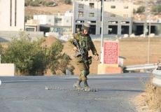 الاحتلال يعيق تنقلات المواطنين عبر حاجز الحمرا بالأغوار.jpg