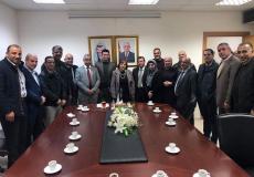 أخصائيو الأطفال بمجمع فلسطين الطبي يعتذرون لوزيرة الصحة