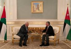 الرئيس عباس مع العاهل الاردني في تونس