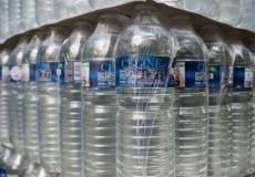 زجاجات المياه المعدنية
