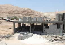 الاحتلال يستولي على طوب بناء في النويعمة