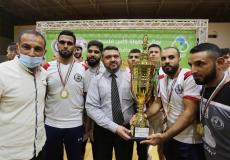 رئيس بلدية دير البلح دياب الجرو يكرم نادي اتحاد دير البلح 