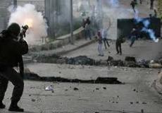 قوات الاحتلال تطلق قنابل الغاز -ارشيف-