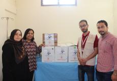 مؤسسة الضمير بغزة تقدم أدوية طبية لمركز تأهيل نسائي