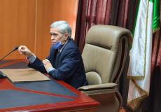 وزير جزائري ينجو من سقوط لوح على رأسه على الهواء مباشرة