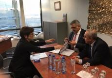 غنيم يوقع على الدعوة التي ستوجه للدول المانحة