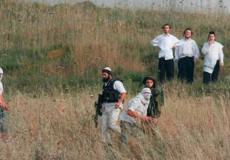 مستوطنون يهاجمون مزرعة زراعية