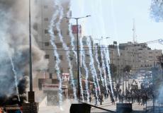 قوات الاحتلال تلقي قنابل الغاز- ارشيفية