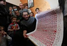 مواطن من رفح يغلق "رزنامة" أعدها لآخر عام من حكم نجله 