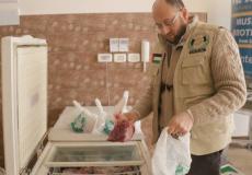 توزيع اللحوم الطازجة على الأسر الفقيرة