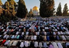 القدس - 30 ألفا يؤدون صلاة الجمعة في المسجد الأقصى