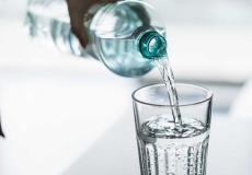 شرب 1.5 لتر من الماء يجنب النساء التهابات المثانة