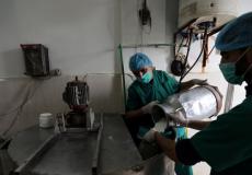 مربو الأبقار بالضفة يتلفون أطنانًا فائضة من الحليب