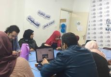 فلسطينيات تشارك في حملة تغريد ضد قانون الجرائم الالكترونية