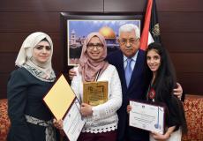 الرئيس الفلسطيني محمود عباس يستقبل مبدعتين فلسطينيتين
