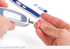 فحص مستوى السكر في الدم - توضيحية 