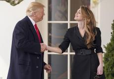 الرئيس الأمريكي دونالد ترامب يودع هوب هيكس في حديقة البيت الأبيض