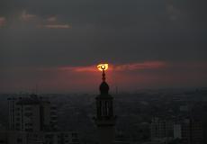 شروق الشمس على مدينة غزة - صورة- أشرف أبو عمرة - apaimages