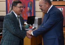 السفير الفلسطيني مع الرئيس الماليزي