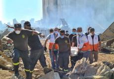 طواقم طبية تنقل ضحايا انفجار بيروت