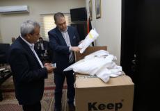 تقدم 400 لباس للوقاية من فيروس كورونا