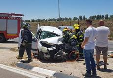 إصابة خمسة أشخاص بحادث تصادم قرب النقب