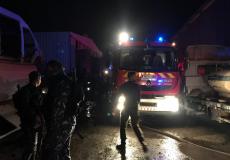 الدفاع المدني يُسيطر على حريق نشب في مشطب مركبات بجنين