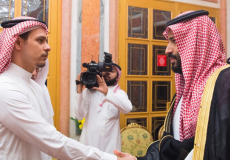 ولي العهد السعودي يقدم واجب العزاء لصلاح خاشقجي 