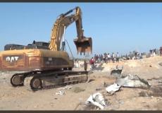 عمل الآليات في حصر  أضرار الوحدات السكنية المهدمة