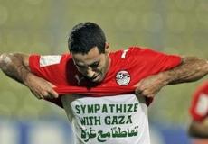 صورة تجمع إسرائيلي وأبو تريكة تثير ضجة والأخير يوضح