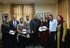 صيدم يكرم الطلبة المشاركين بمؤتمر الشباب العرب في الأردن