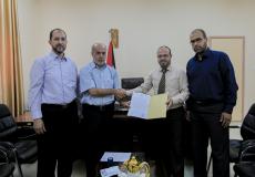 المالية بغزة توقع مذكرة مع الكلية الجامعية تتعلق بأبناء الموظفين