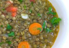 شوربة العدس على الطريقة اليونانية