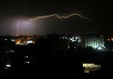 البرق في سماء غزة خلال الأيام الماضية