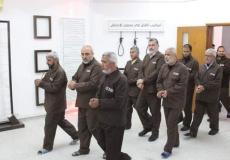 قادة فصائل في غزة يحاكون معاناة الأسرى